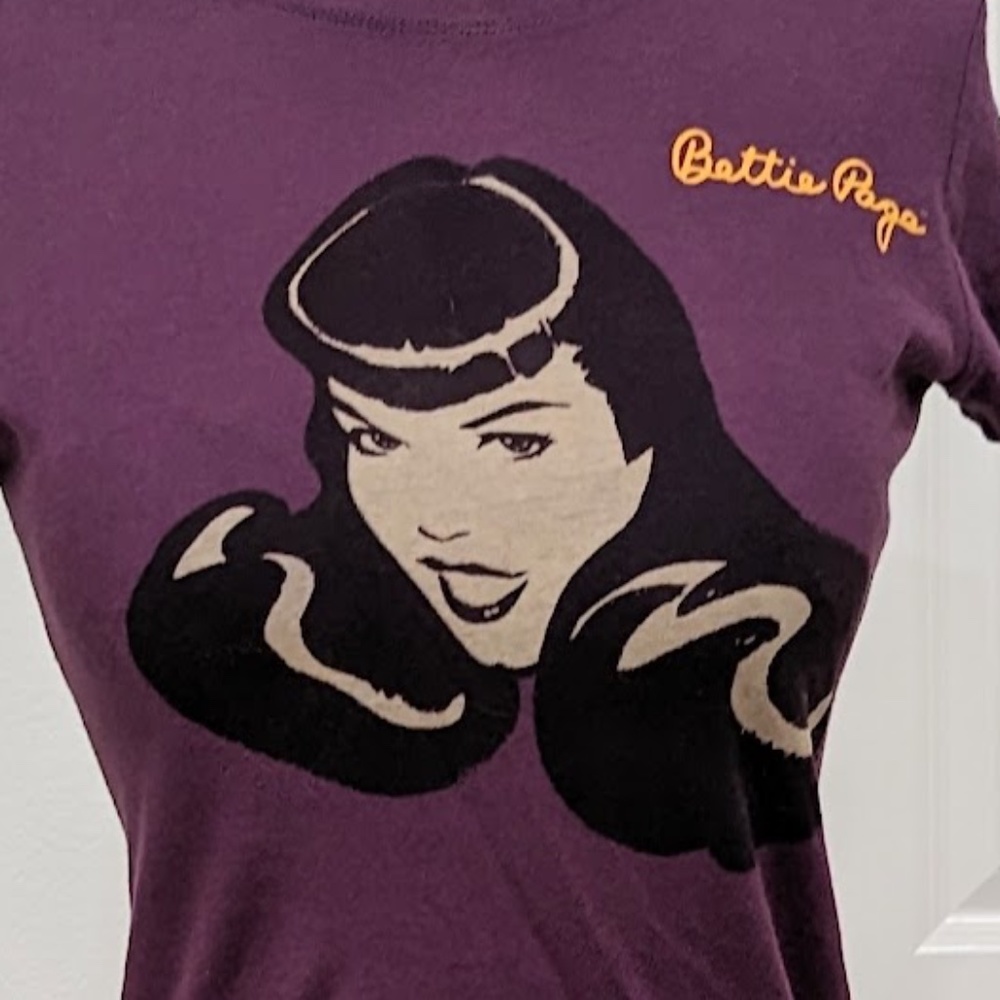 SOLD -- Rare! Bettie Page Tee Top by Olivia De Berardinis Purple T-Shirt - Small - Picture 3 of 9